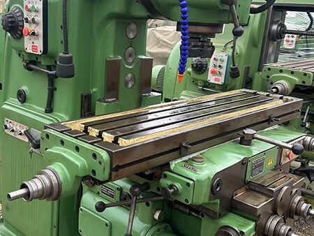 XA5032 Milling Machines