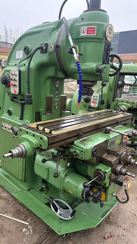 used milling machines in warehouse