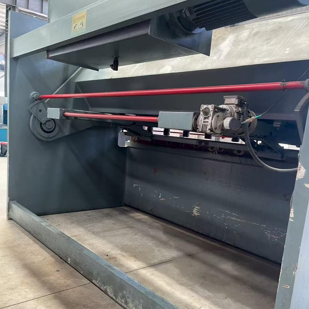 12×2500mm Hydraulic Shearing Machine - Image 5