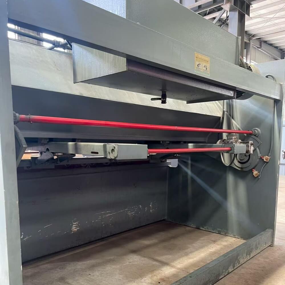 12×2500mm Hydraulic Shearing Machine - Image 4