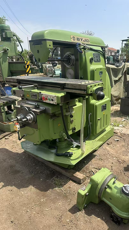 XA6132 universal lifting table milling machine - Image 4