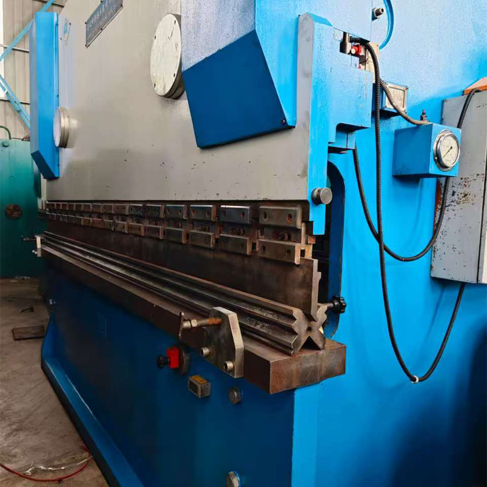 3200mm * 200 ton bending machine - Image 2