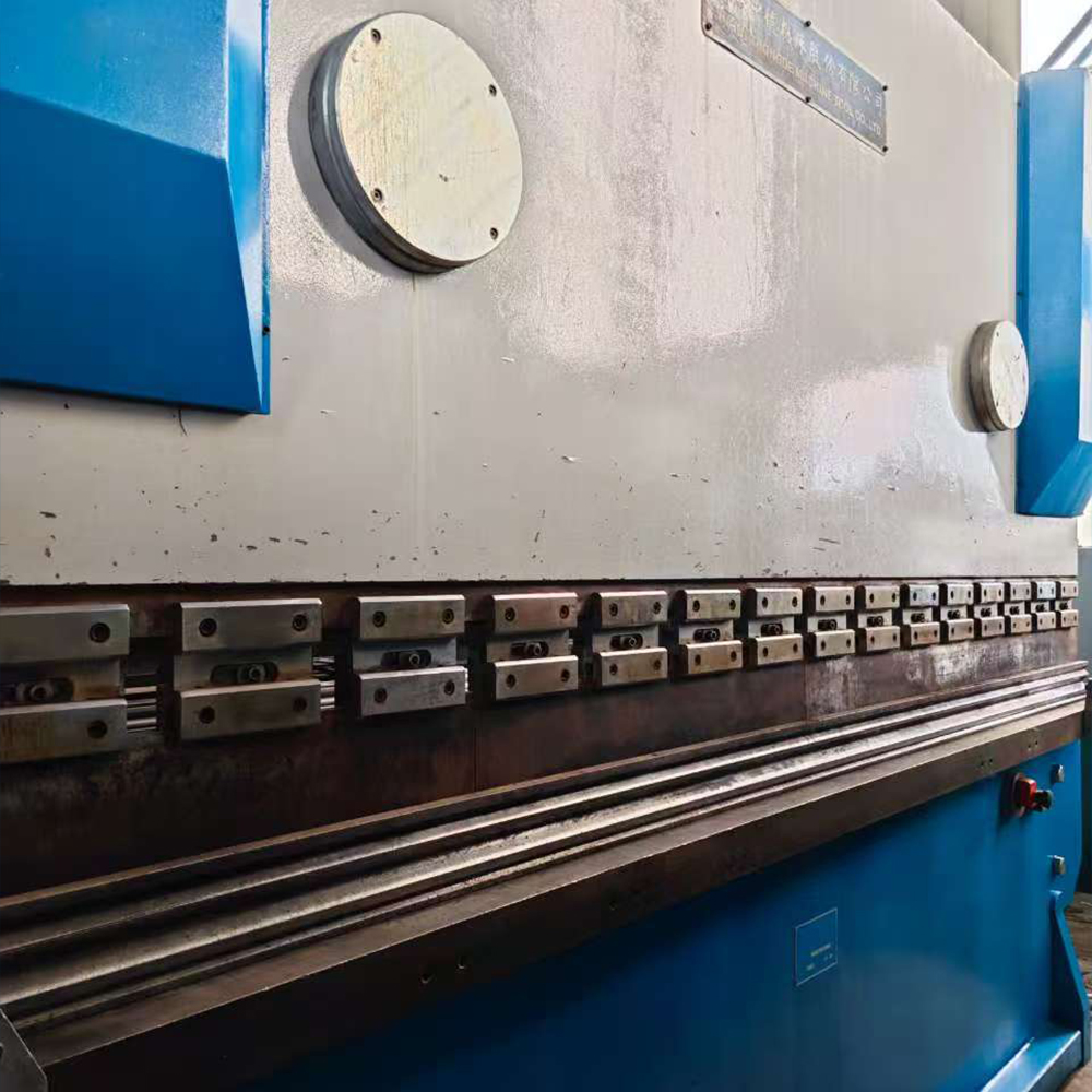3200mm * 200 ton bending machine - Image 4