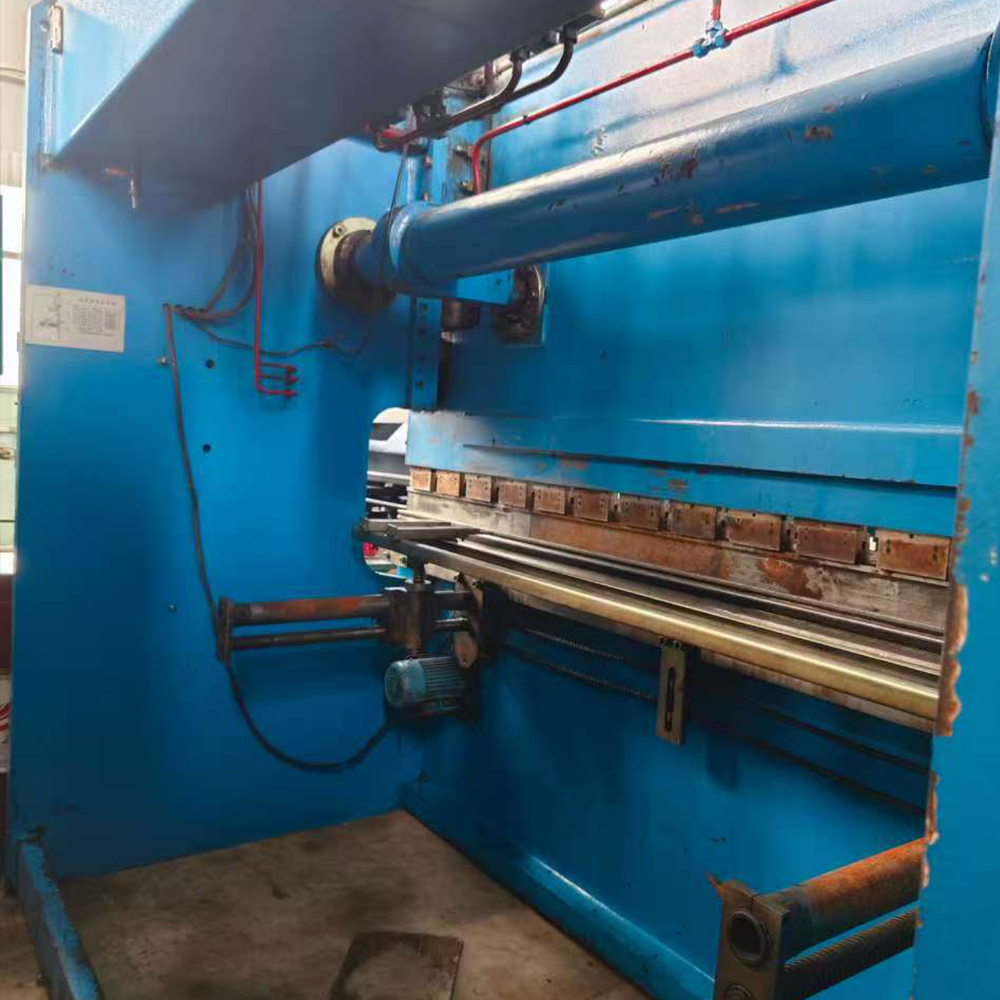 3200mm * 200 ton bending machine - Image 5