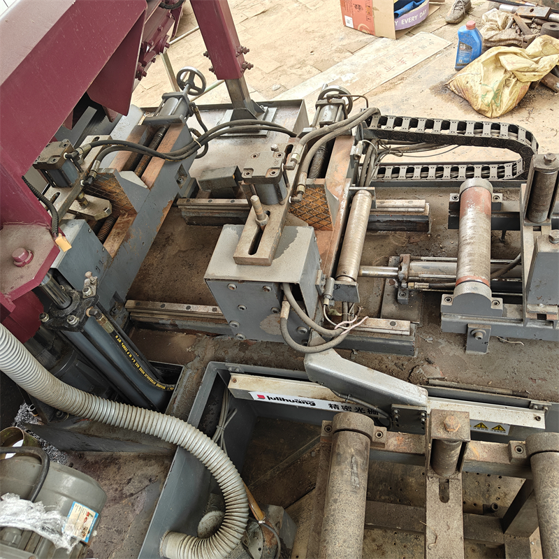 GZK4230 Band Saw Machine - Image 4