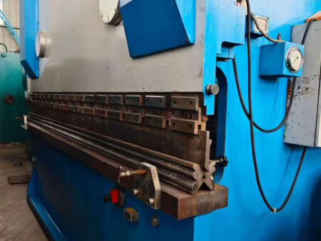 3.2-meter 200 ton bending machine