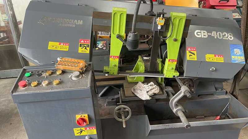 Second-hand band sawing machine GB4028